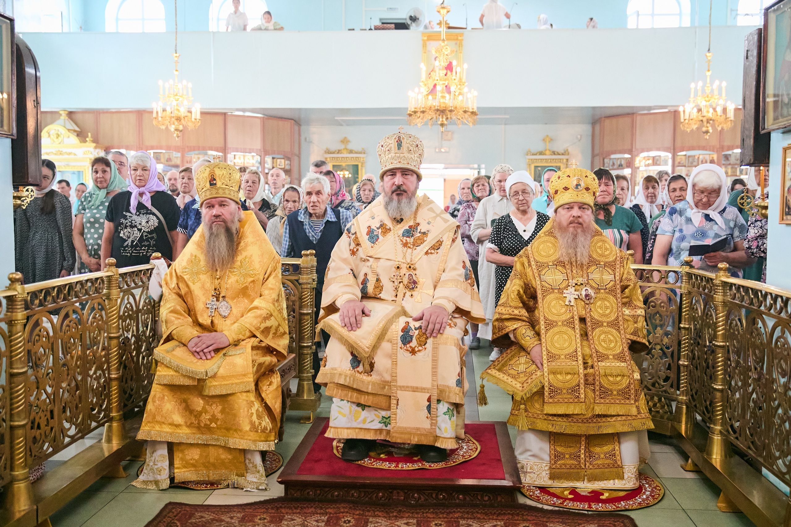 Управляющий Алатырской епархией в пятую Неделю по Пятидесятнице сослужил митрополиту Чебоксарскому и Чувашскому Савватию за Божественной Литургией в кафедральном храме святителя Николая Чудотворца города Канаш