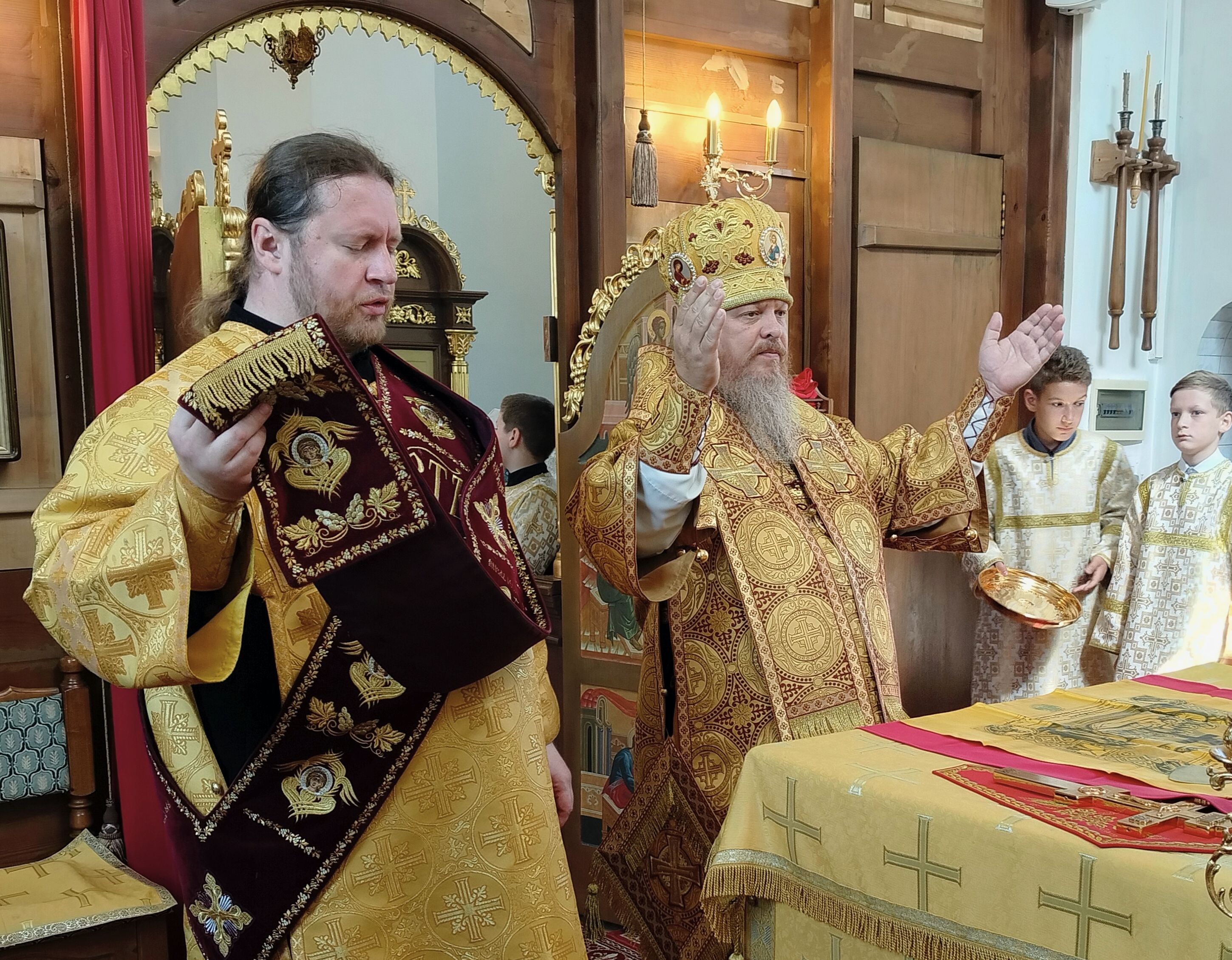 Епископ Алатырский и Порецкий Феодосий в восьмую Неделю по Пятидесятнице совершил Божественную Литургию в в кафедральном храме в честь Иверской иконы Божией Матери города Алатырь