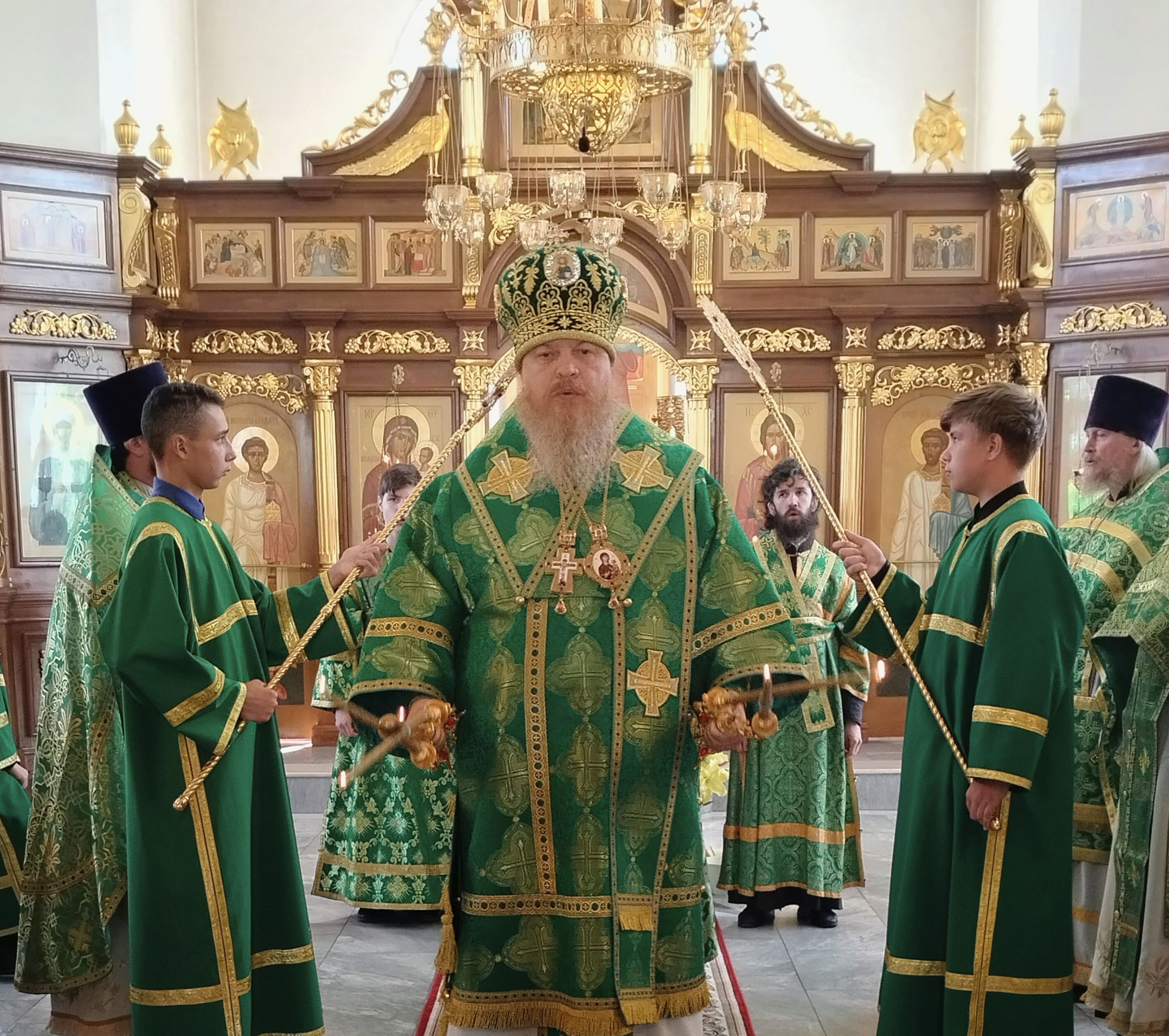 Епископ Алатырский и Порецкий Феодосий в праздник преподобного Серафима Саровского совершил Божественную Литургию в кафедральном храме в честь Иверской иконы Божией Матери города Алатырь