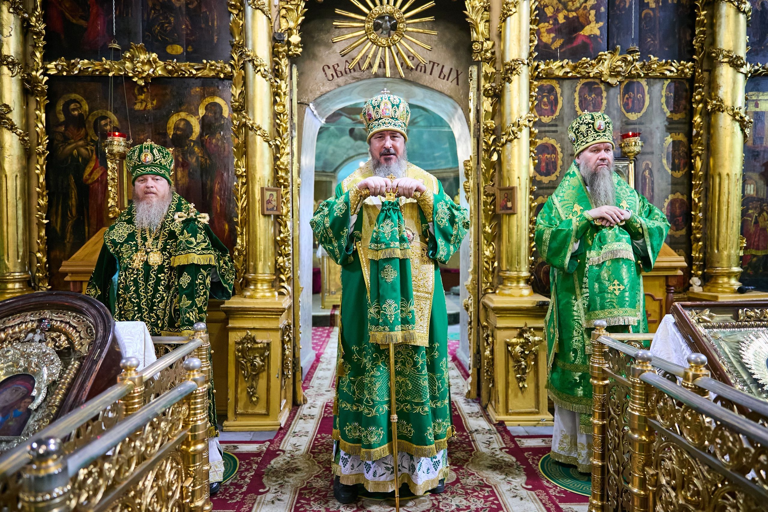 В день тезоименитства главы Чувашской митрополии управляющий Алатырской епархией сослужил за Божественной литургией в Введенском кафедральном соборе города Чебоксары митрополиту Чебоксарскому и Чувашскому Савватию