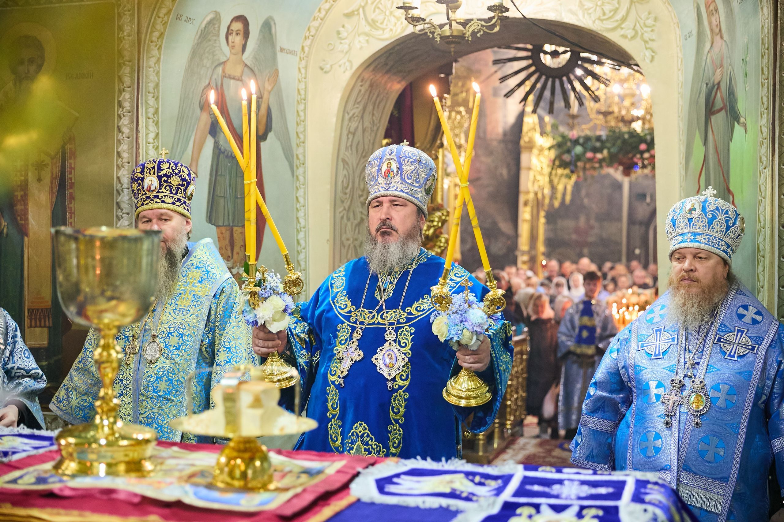 Епископ Алатырский и Порецкий Феодосий сослужил за Божественной литургией митрополиту Чебоксарскому и Чувашскому Савватию в Престольный праздник кафедрального собора в честь Введения во храм Пресвятой Богородицы города Чебоксары