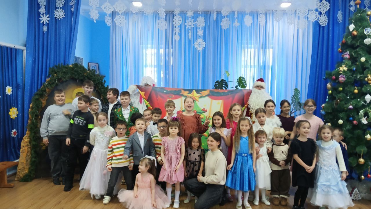 Рождественская елка в Иверском кафедральном храме города Алатырь