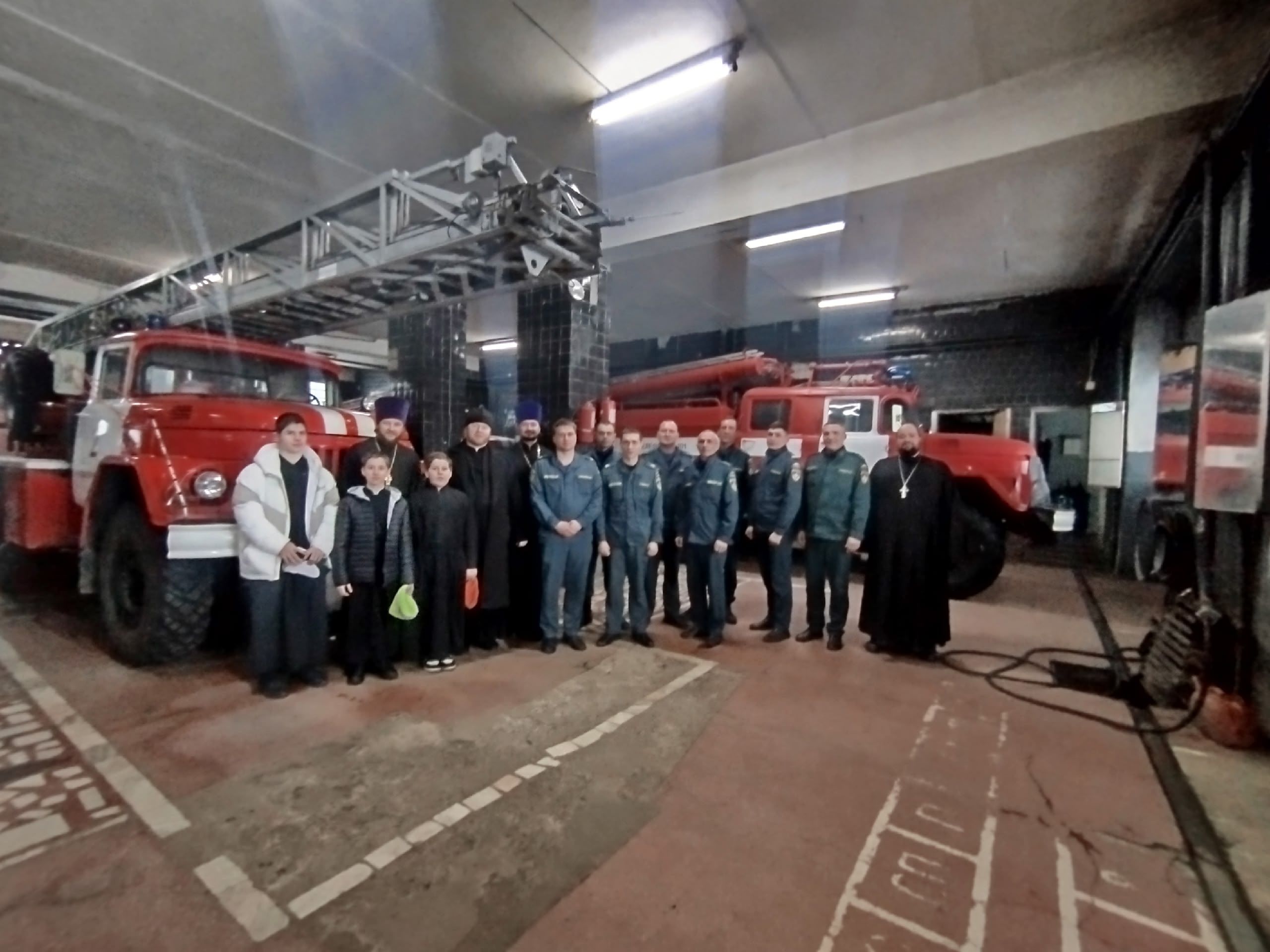 Духовенство Алатырской епархии совершило молебен в пожарной части в День спасателя