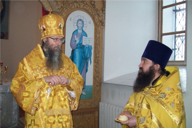 В неделю 37-ю по Пятидесятнице, Преосвященнейший Феодор, епископ Алатырский и Порецкий, совершил Божественную литургию в Свято-Троицком соборе с. Порецкое.