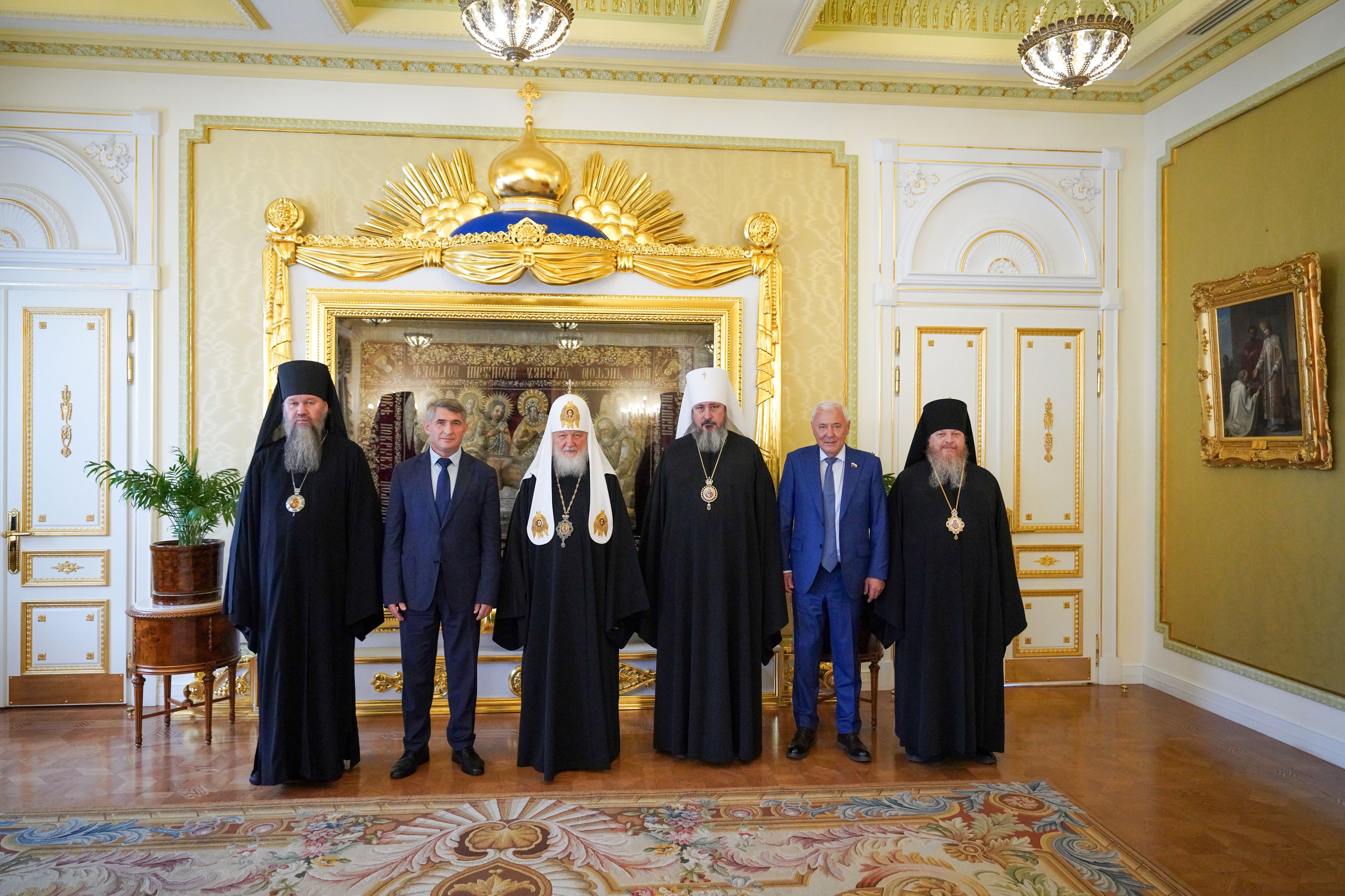Состоялась встреча Святейшего Патриарха Кирилла с главой Чувашской Республики О.А. Николаевым и митрополитом Чебоксарским Савватием