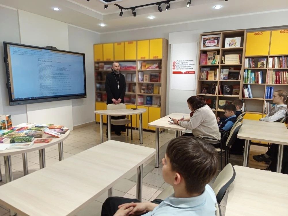 «Светлый праздник Пасхи»: беседа учащихся Ибресинской школы №2 с настоятелем храма села Хормалы