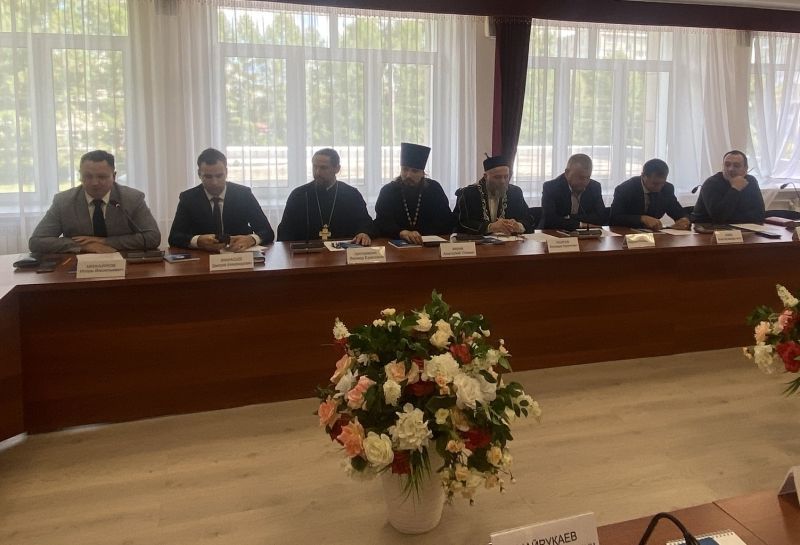Секретарь Епархиального управления принял участие в обсуждении межрелигиозного согласия в Чувашии