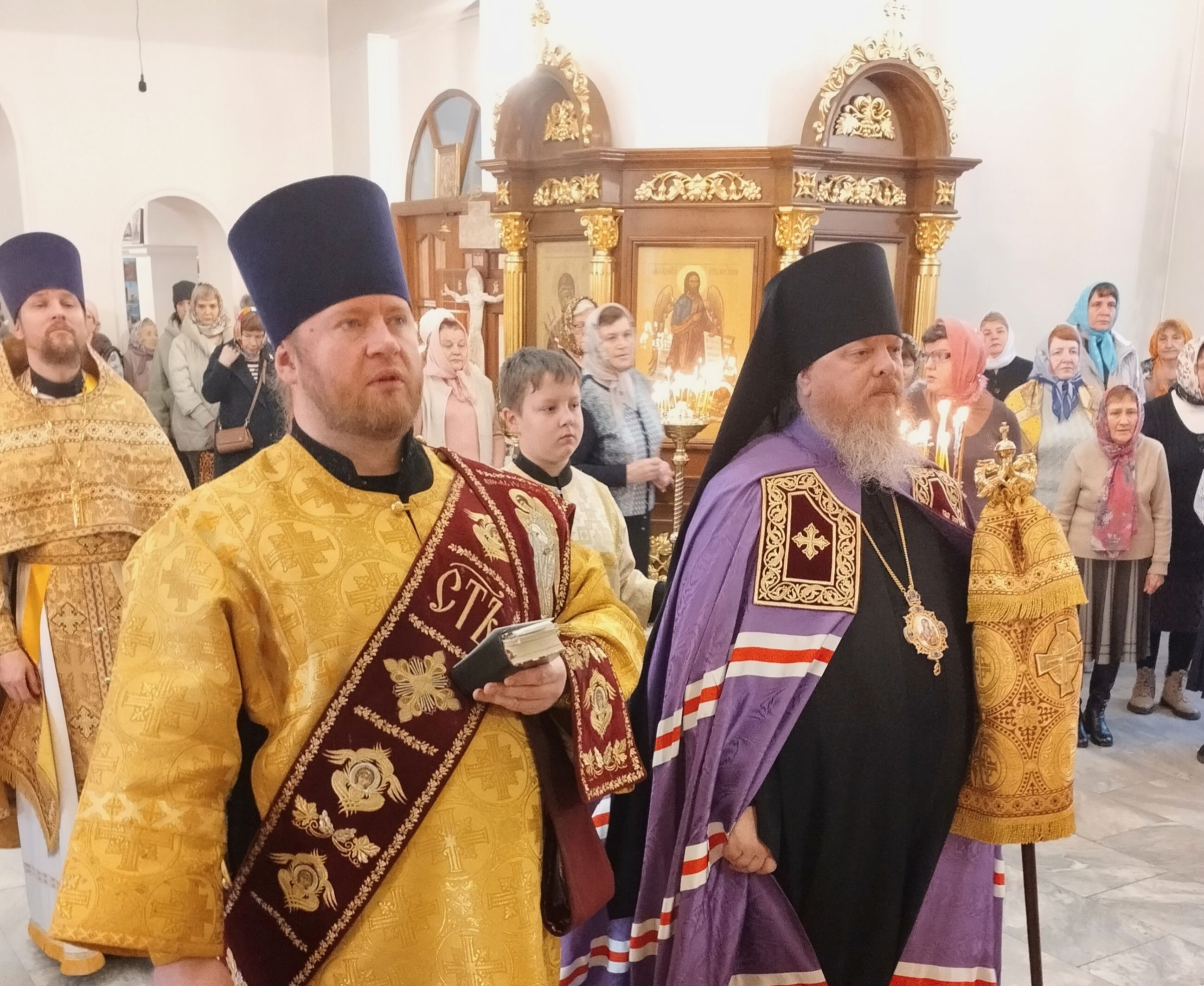 Управляющий Алатырской епархией в Неделю 25-ю по Пятидесятнице совершил Божественную Литургию в кафедральном храме в честь Иверской иконы Божией Матери города Алатырь