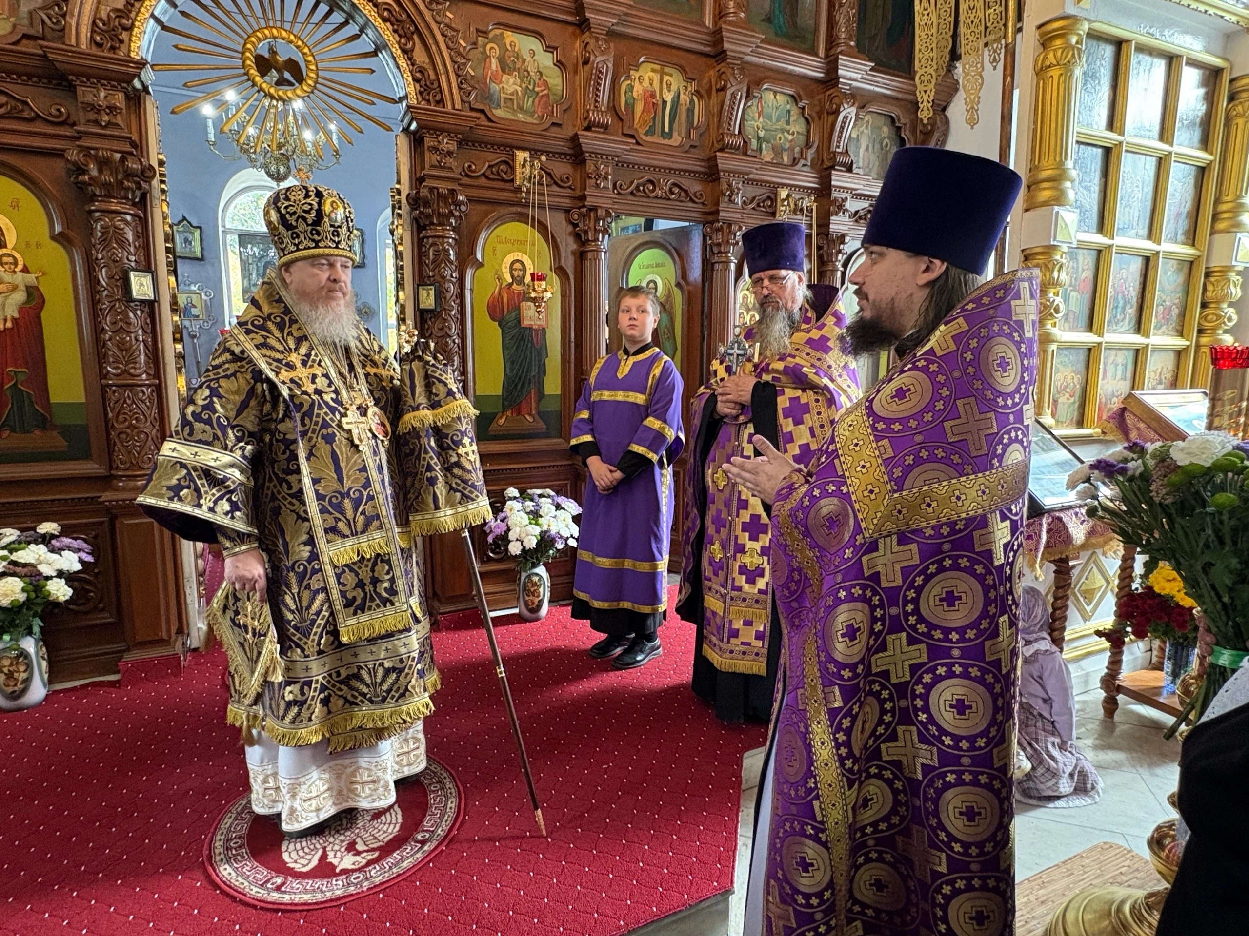 Епископ Алатырский и Батыревский Феодосий возглавил Престольные торжества в храме Воздвижения Креста Господня города Алатырь