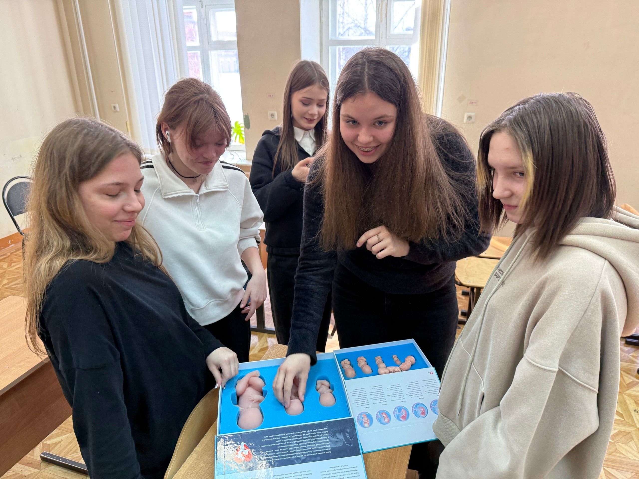 Руководитель отдела по благотворительности провел для студентов техникума занятие о начале человеческой жизни