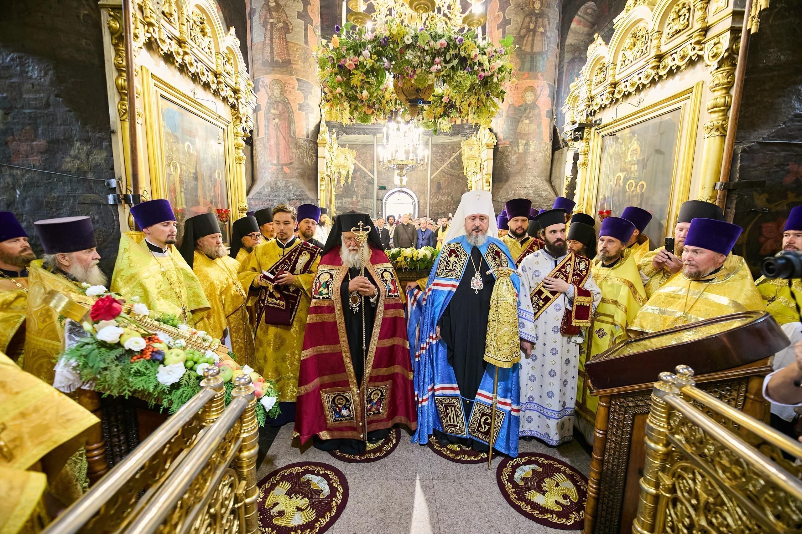 Литургия в день тезоименитства митрополита Савватия и пребывания в Чебоксарах десницы святителя Спиридона Тримифунтского 21.08.2026г.