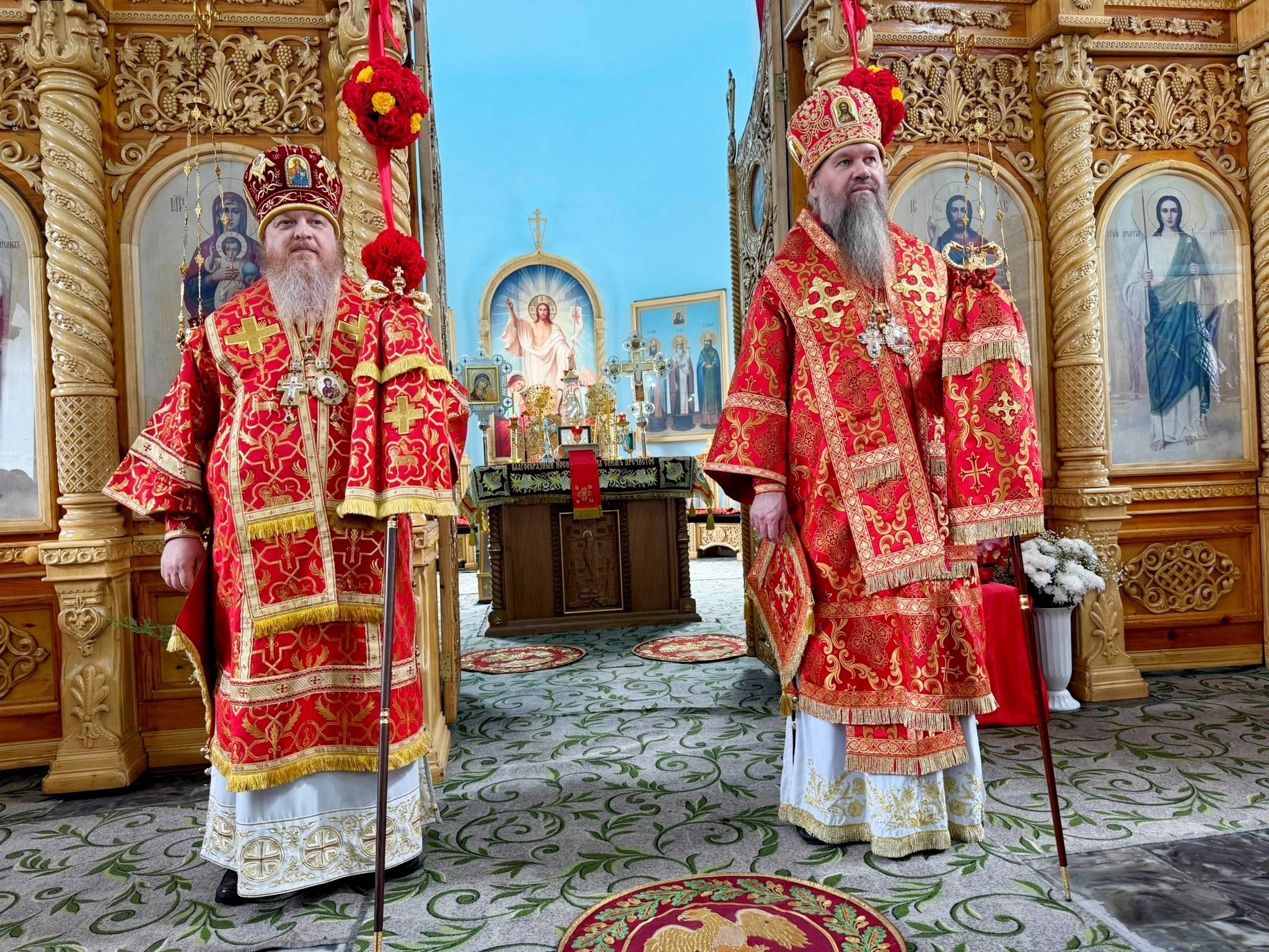 Епископ Алатырский и Порецкий Феодосий в Светлую субботу сослужил епископу Канашскому и Беловолжскому  на Божественной Литургии в храме иконы Божией Матери "Всех скорбящих Радость" города Канаш