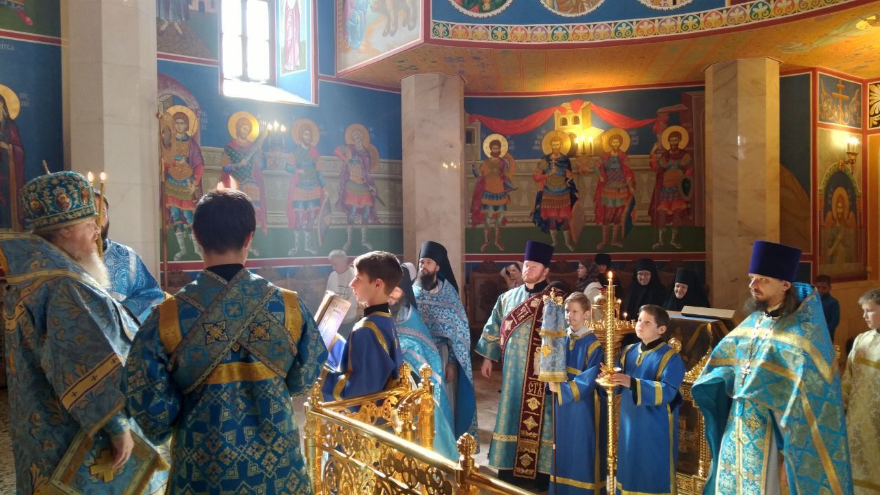 Епископ Алатырский и Порецкий Феодосий в праздник Сретения Владимирской иконы Божией Матери совершил Божественную Литургию в Свято-Троицком мужском монастыре города Алатырь