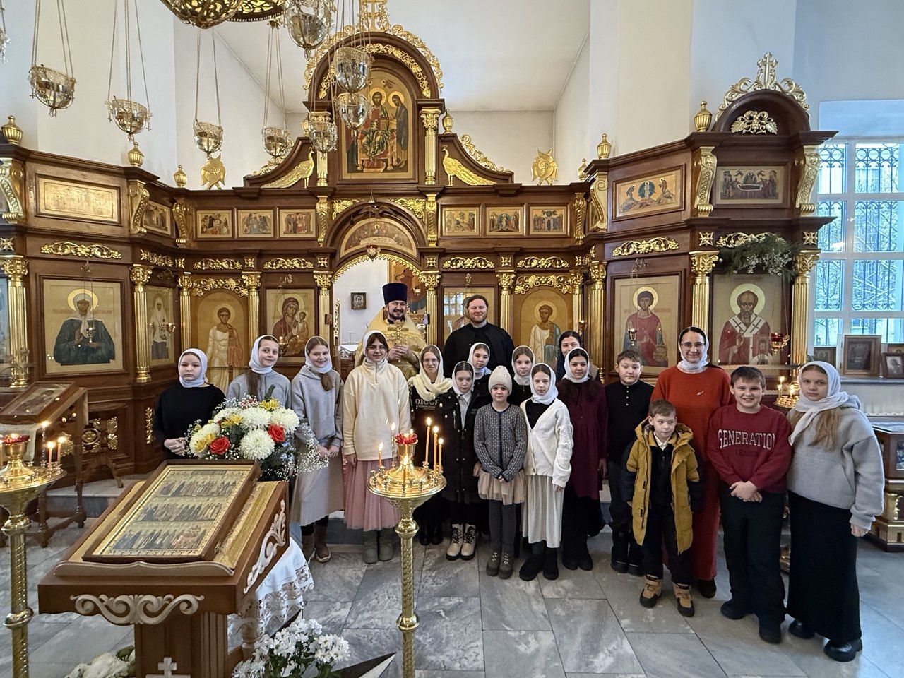 Дети из хора «Царский сад» пели за Божественной Литургией в кафедральном храме в честь Иверской иконы Божией Матери г. Алатырь.