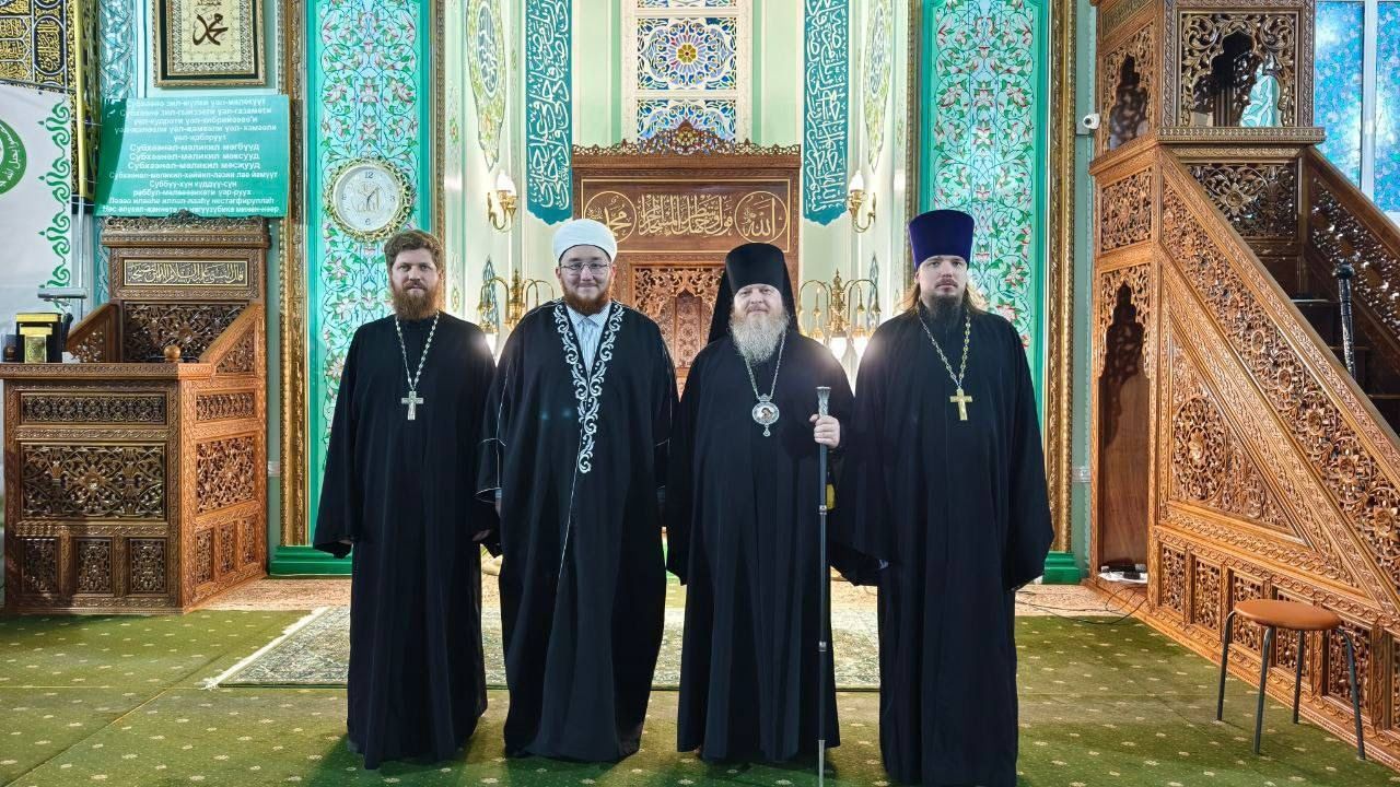 Епископ Феодосий принял участие в Республиканском ифтаре