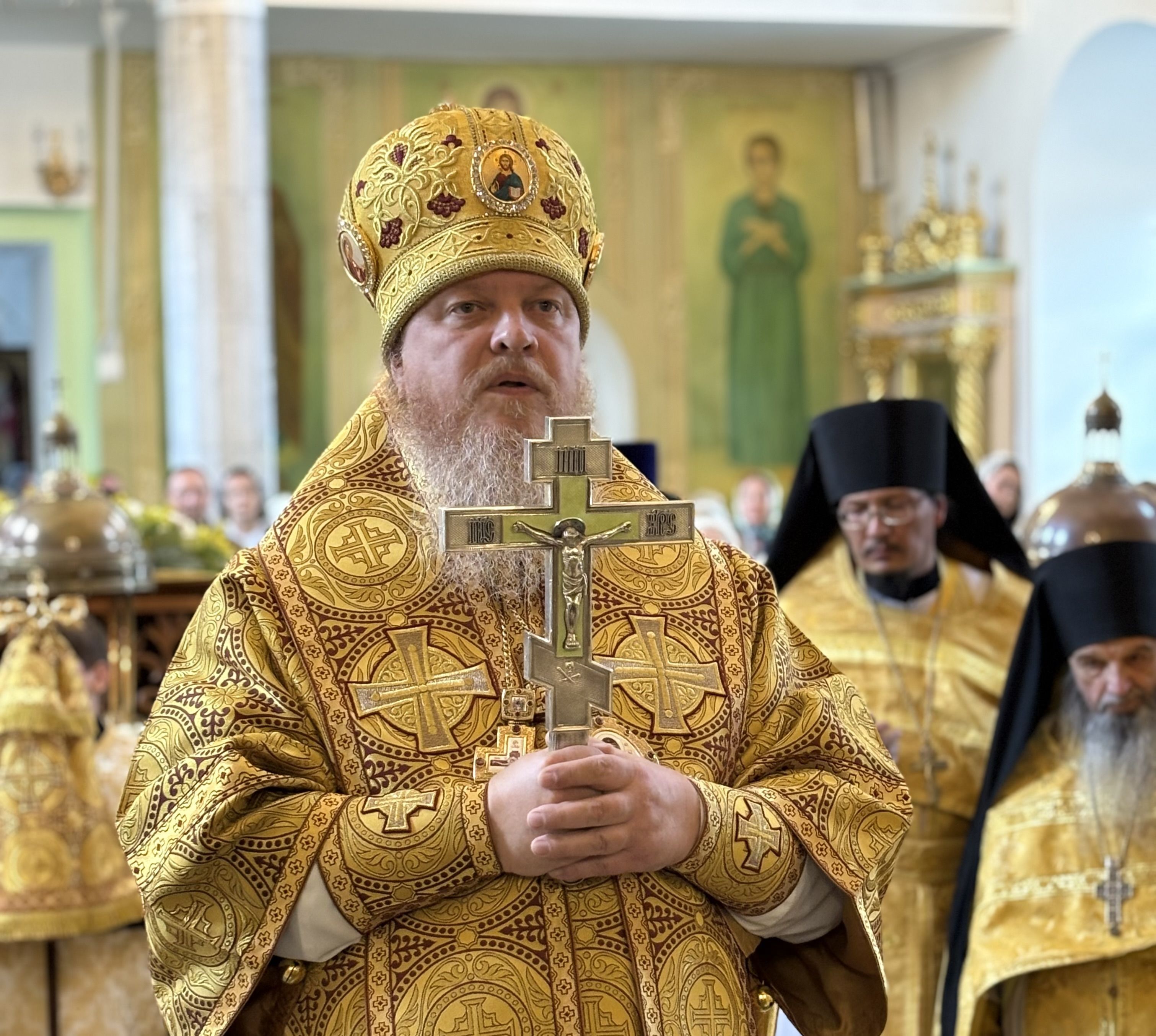 Епископ Алатырский и Батыревский Феодосий в Неделю 7-ю по Пятидесятнице совершил Божественную Литургию в Свято-Троицком мужском монастыре города Чебоксары.