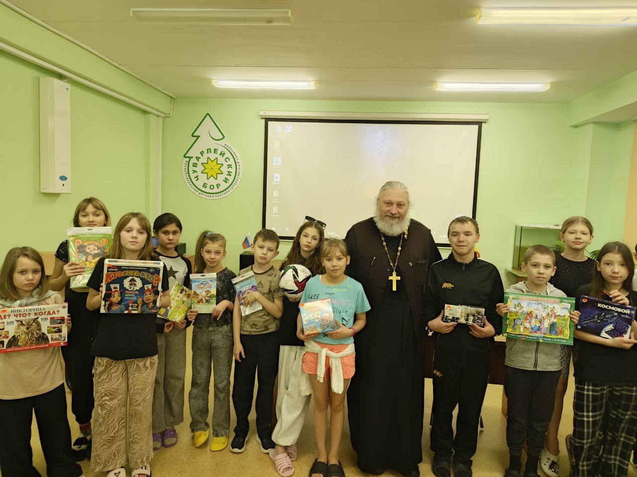 Священник поздравил ребят, находящихся на лечении в санатории «Чуварлейский бор», с наступающим праздником Рождества Христова
