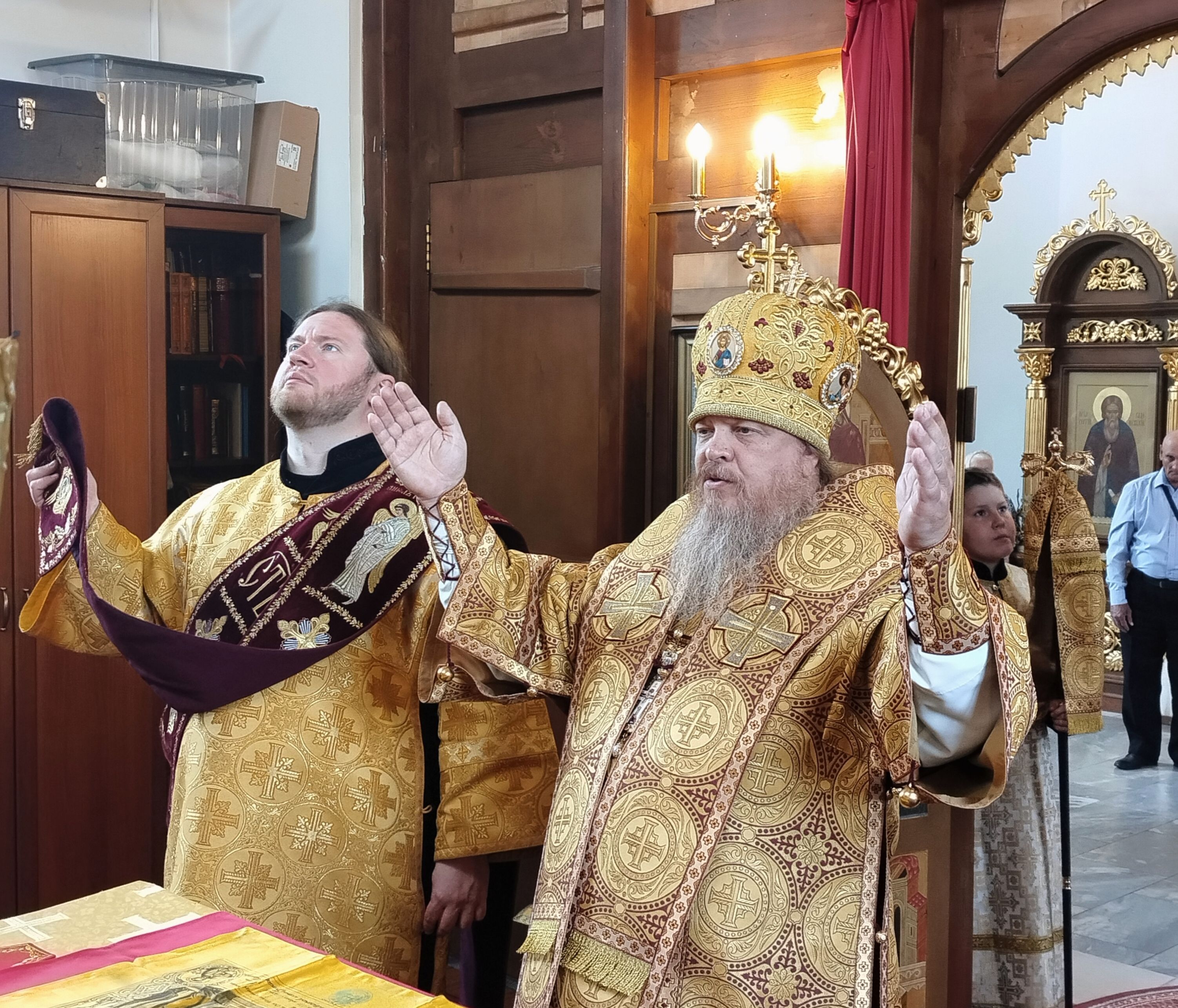 Управляющий Алатырской епархией в шестую Неделю по Пятидесятнице совершил Божественную Литургию в в кафедральном храме в честь Иверской иконы Божией Матери города Алатырь