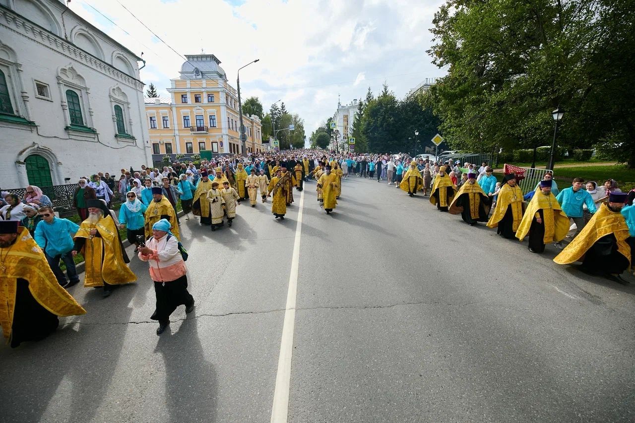 В Чебоксарах состоялись торжественные проводы ковчега с десницей святителя Спиридона Тримифунтского