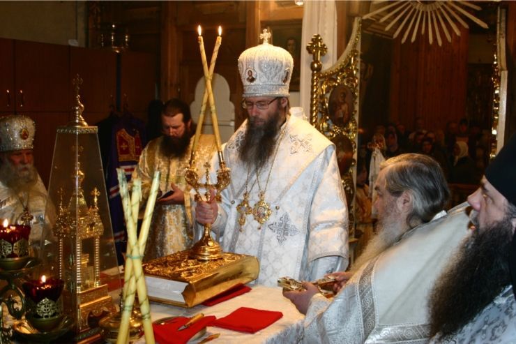 В неделю 34-ю по Пятидесятнице, в день отдания праздника Богоявления Преосвященнейший Феодор, епископ Алатырский и Порецкий совершил Божественную литургию в храме Воздвижения Креста Господня г. Алатырь