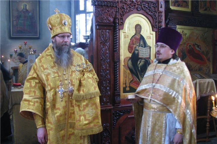 Епископ Феодор совершил Божественную литургию в храме Рождества Христова г. Чебоксары