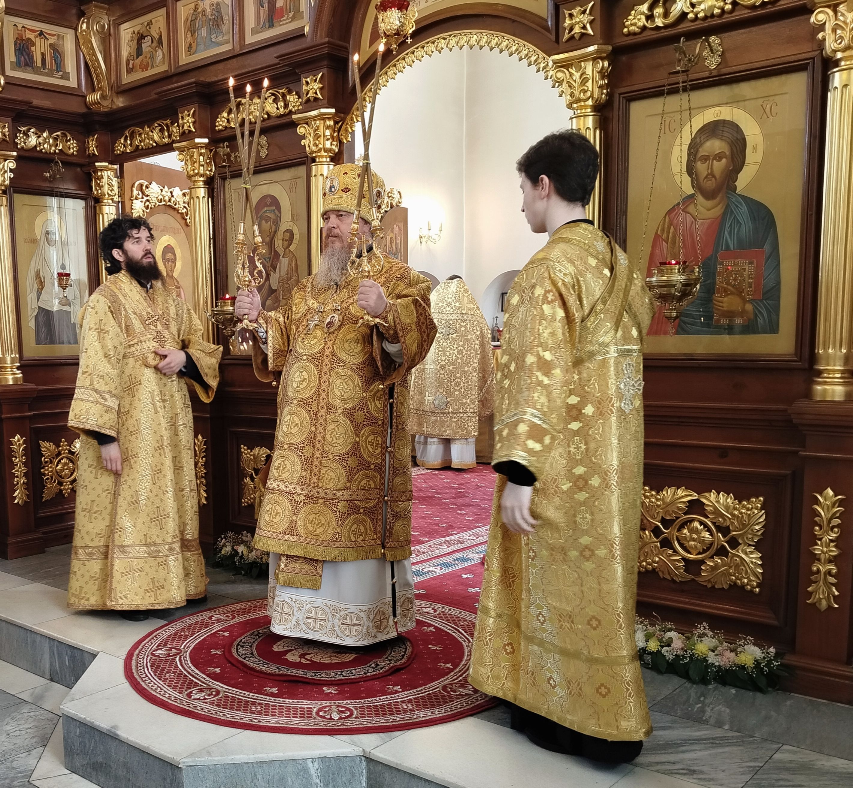 Управляющий Алатырской епархией в Неделю Всех святых, в земле Русской просиявших совершил Божественную Литургию в в кафедральном храме в честь Иверской иконы Божией Матери города Алатырь