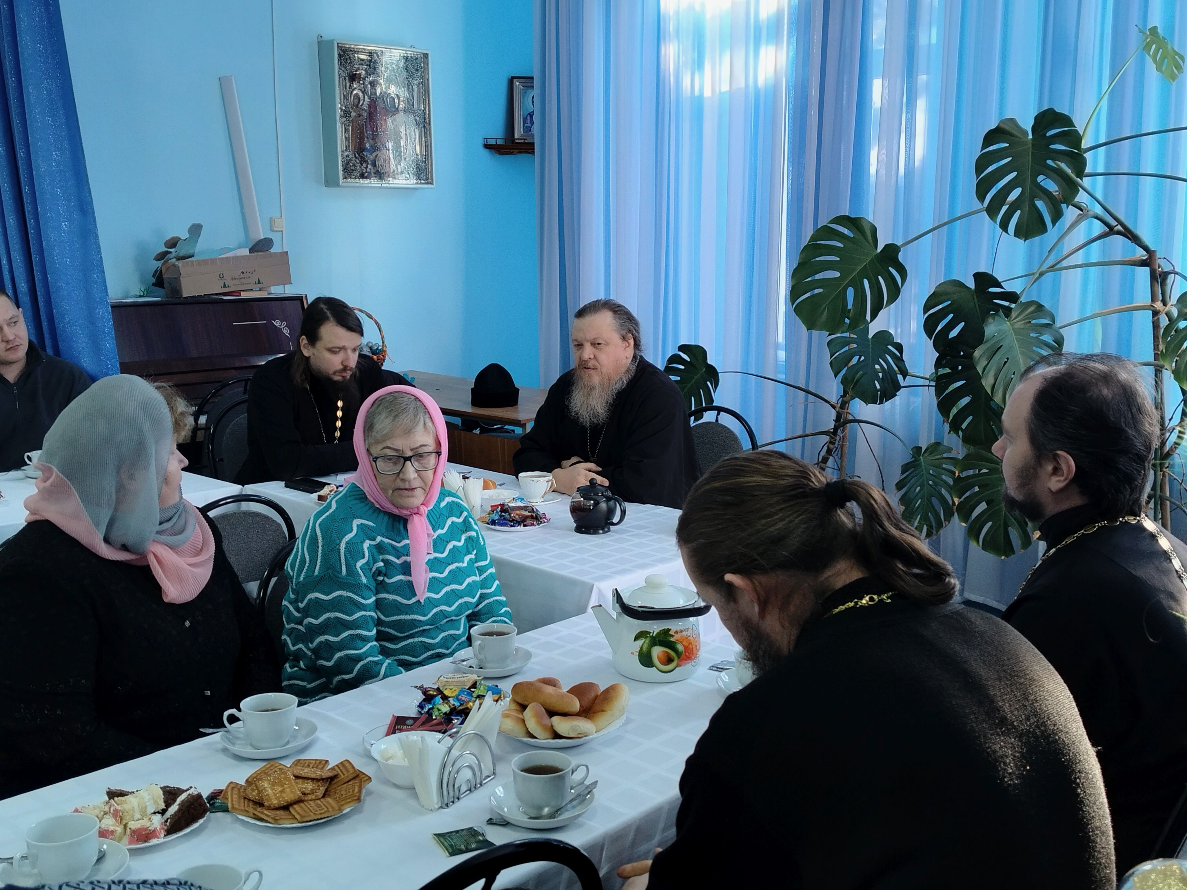 Пастырская встреча и диалог: епископ Феодосий обсудил с волонтёрами и семьями участников СВО актуальные вопросы помощи