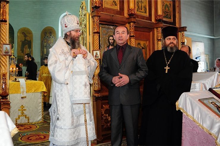 В праздник мучеников 20 000, в Никомидии в церкви сожженных, и прочих епископ Алатырский и Порецкий Феодор совершил Божественную литургию в храме святителя Николая поселка Ибреси