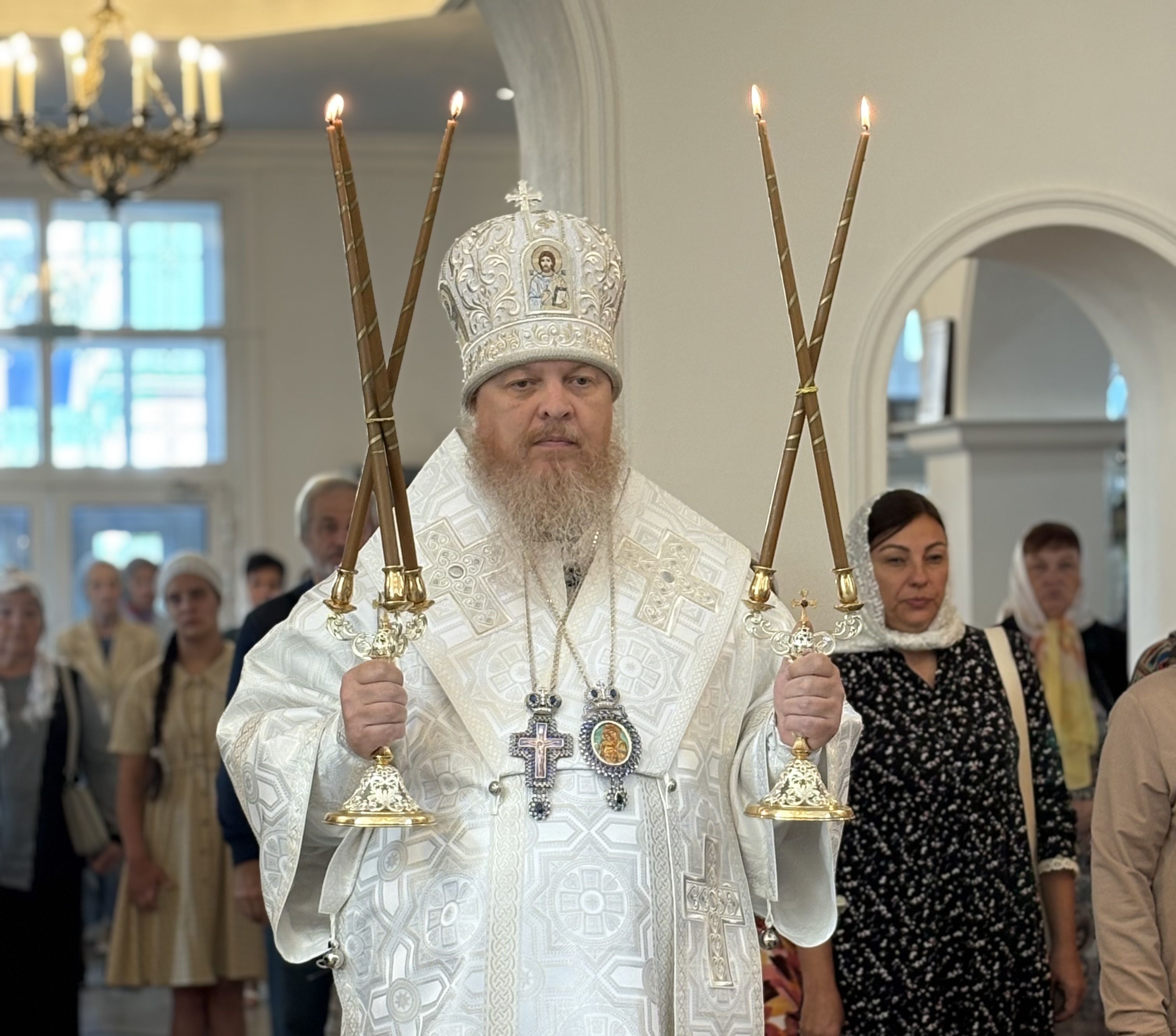 Управляющий Алатырской епархией в Неделю 12-ю по Пятидесятнице совершил Божественную Литургию в Иверском кафедральном храме города Алатырь