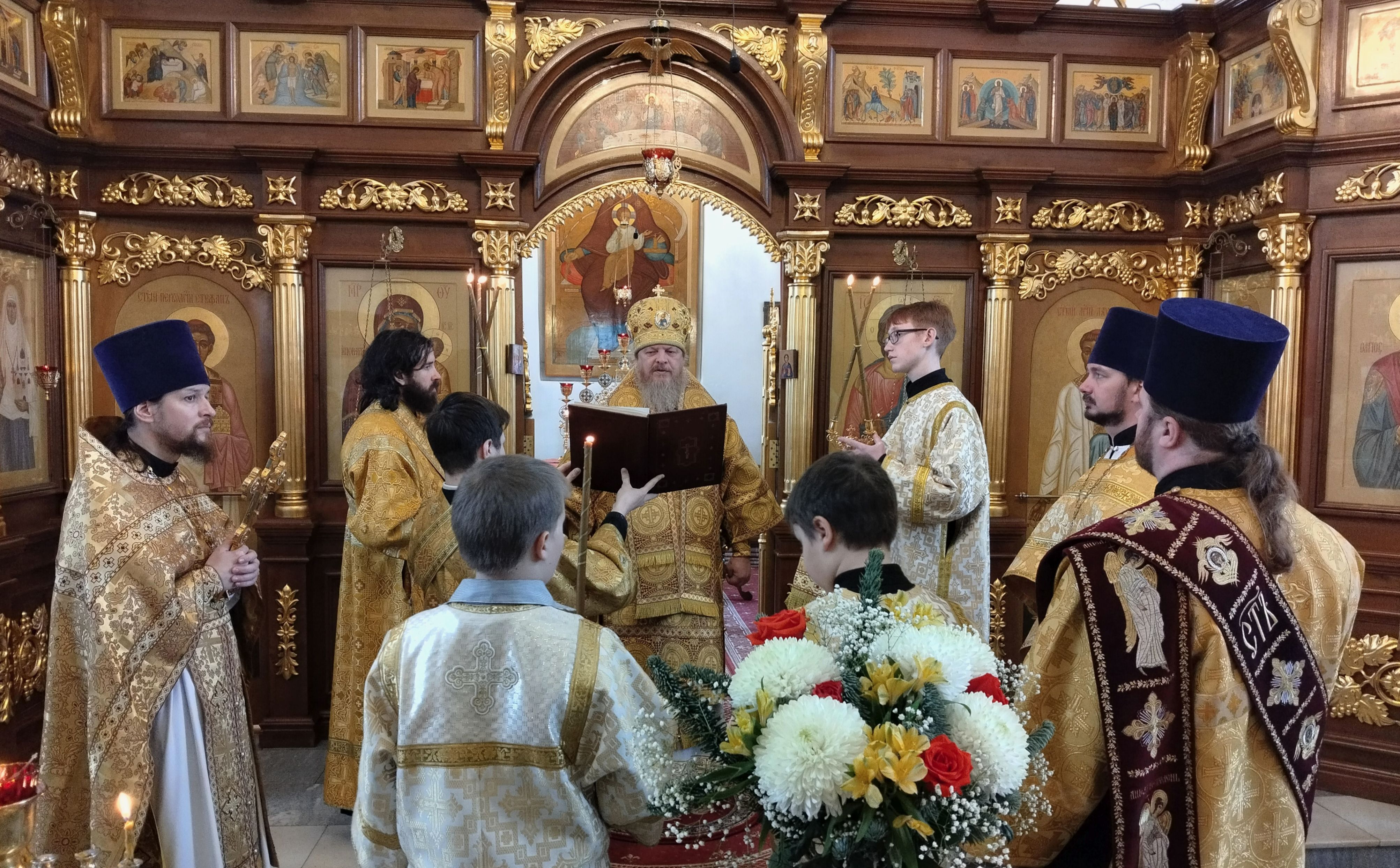 Управляющий Алатырской епархией в Неделю 29-ю по Пятидесятнице совершил Божественную Литургию в кафедральном храме в честь Иверской иконы Божией Матери города Алатырь