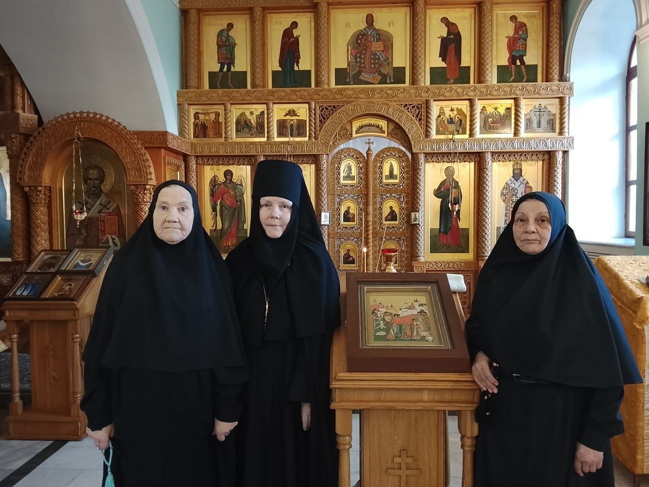 В сестринство Киево-Николаевского монастыря вступили новые послущницы