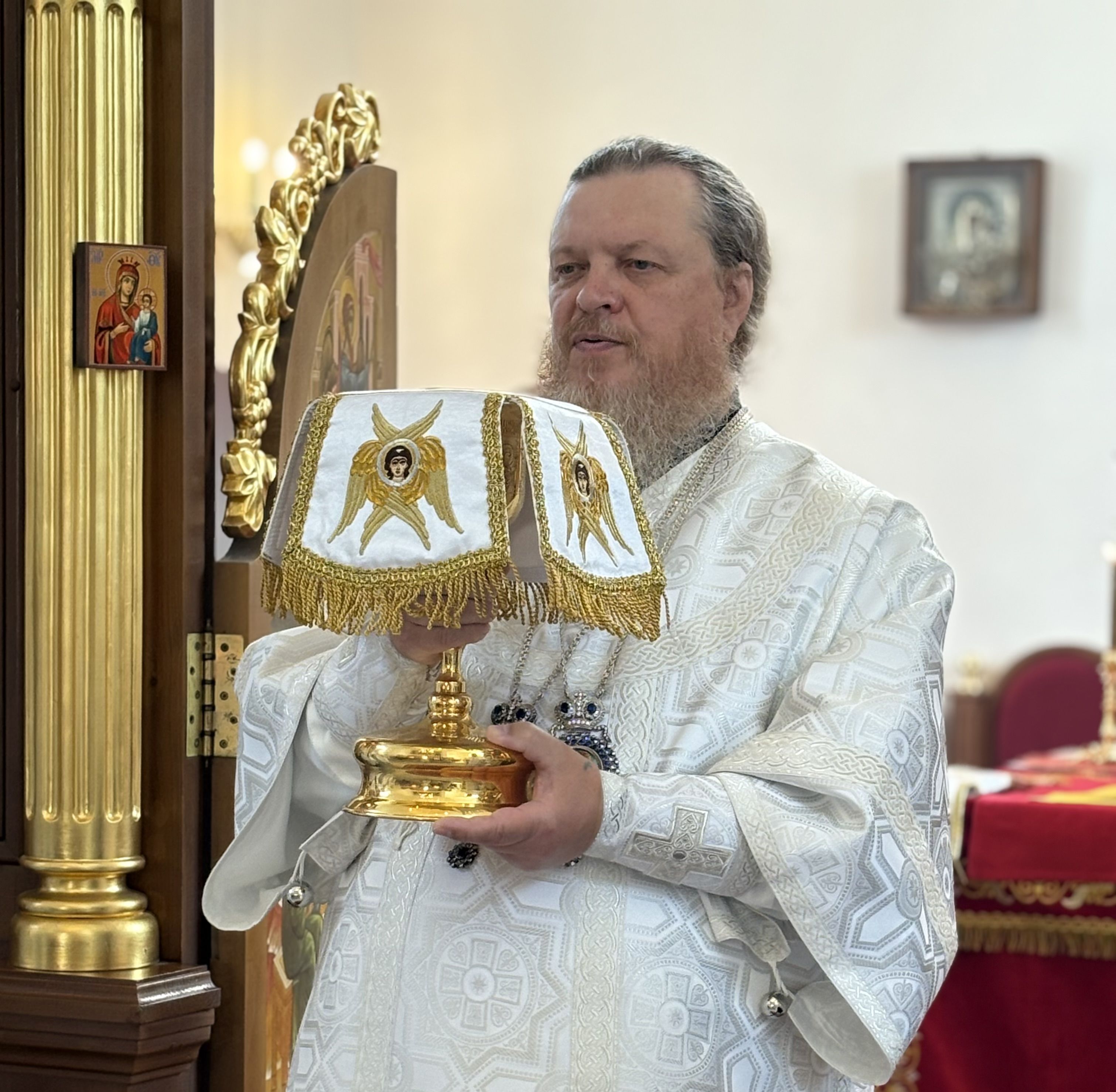 Епископ Алатырский и Батыревский Феодосий в праздник Преображения Господня совершил Божественную Литургию в Иверском кафедральном храме города Алатырь