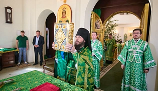 Управляющий Алтырской епархией в праздник Святой Троицы сослужил за Божественной Литургией митрополиту Чебоксарскому и  Чувашскому Савватию в Свято-Троицком мужском монастыре города Алатырь