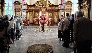 Управляющий Алатырской епархией в Неделю о самаряныне совершил Божественную Литургию в кафедральном храме в честь Иверской иконы Божией Матери города Алатырь