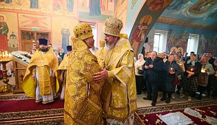 Епископ Алатырский и Порецкий Феодосий в в Неделю 19-ю по Пятидесятнице сослужил за Божественной литургией митрополиту Чебоксарскому и Чувашскому Савватию в храме в честь Казанской иконы Божией Матери города Козловка