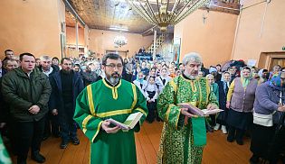 Епископ Алатырский и Порецкий Феодосий сослужил за Божественной литургией митрополиту Чебоксарскому и Чувашскому Савватию в храме честь святого благоверного князя Александра Невского села Батырево