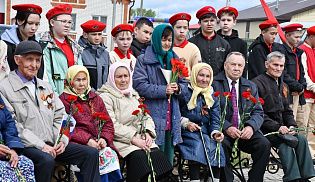 Благочинный Батыревского благочиния принял участие в торжественном открытии памятника Детям войны