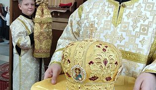Епископ Алатырский и Порецкий Феодосий в четвертую Неделю по Пятидесятнице совершил Божественную Литургию в кафедральном храме в честь Иверской иконы Божией Матери города Алатырь