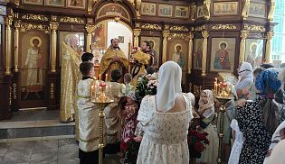 Управляющий Алатырской епархией в день памяти святых апостолов Петра и Павла совершил Божественную Литургию в кафедральном храме в честь Иверской иконы Божией Матери города Алатырь
