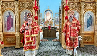 Епископ Алатырский и Порецкий Феодосий в Светлую субботу сослужил епископу Канашскому и Беловолжскому на Божественной Литургии в храме иконы Божией Матери "Всех скорбящих Радость" города Канаш