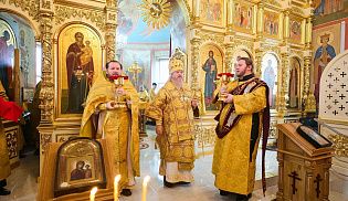 Епископ Алатырский и Порецкий Феодосий в в Неделю 19-ю по Пятидесятнице сослужил за Божественной литургией митрополиту Чебоксарскому и Чувашскому Савватию в храме в честь Казанской иконы Божией Матери города Козловка
