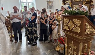 Епископ Алатырский и Батыревский Феодосий в Неделю 8-ю по Пятидесятнице совершил Божественную Литургию в Иверском кафедральном храме города Алатырь