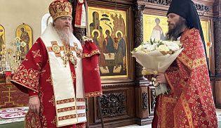 Управляющий Алатырской епархией в день тезоименитства совершил праздничную Божественную Литургию в Свято-Троицком мужском монастыре города Алатырь 