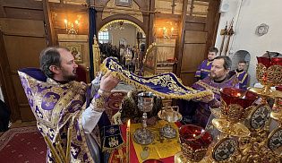 Епископ Алатырский и Порецкий Феодосий в Неделю Торжества Православия совершил Божественную Литургию в Иверском кафедральном храме города Алатырь