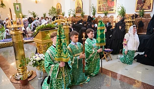 Управляющий Алтырской епархией в праздник Святой Троицы сослужил за Божественной Литургией митрополиту Чебоксарскому и  Чувашскому Савватию в Свято-Троицком мужском монастыре города Алатырь