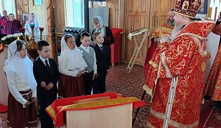 Епископ Алатырский и Порецкий Феодосий в праздник святого апостола Иоанна Богослова совершил Божественную Литургию в храме в честь святителя Николая Чудотворца села Чепкас-Никольское