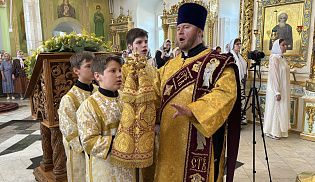 Епископ Алатырский и Батыревский Феодосий в Неделю 7-ю по Пятидесятнице совершил Божественную Литургию в Свято-Троицком мужском монастыре города Чебоксары.
