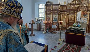 Вечером, 29 августа 2023 г. епископ Алатырский и Порецкий Феодор в сослужении духовенства храма в честь Иверской иконы Божией Матери г. Алатырь совершил чин погребения Божией Матери