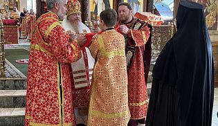 Управляющий Алатырской епархией в день тезоименитства совершил праздничную Божественную Литургию в Свято-Троицком мужском монастыре города Алатырь 