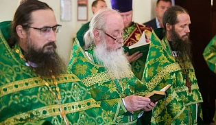 Управляющий Алтырской епархией в праздник Святой Троицы сослужил за Божественной Литургией митрополиту Чебоксарскому и  Чувашскому Савватию в Свято-Троицком мужском монастыре города Алатырь